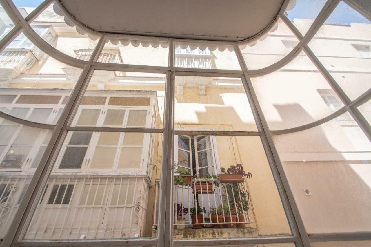 Apartamento Del Arqueologo De Cadiz Luaran gambar